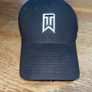 Nike Tiger Woods Fitted Hat OSFA in good condition